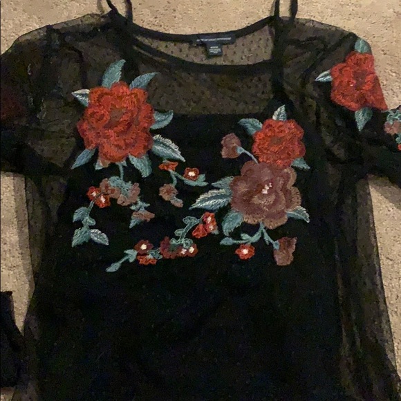 Black long sleeved see thru too with red flowers - Picture 4 of 5